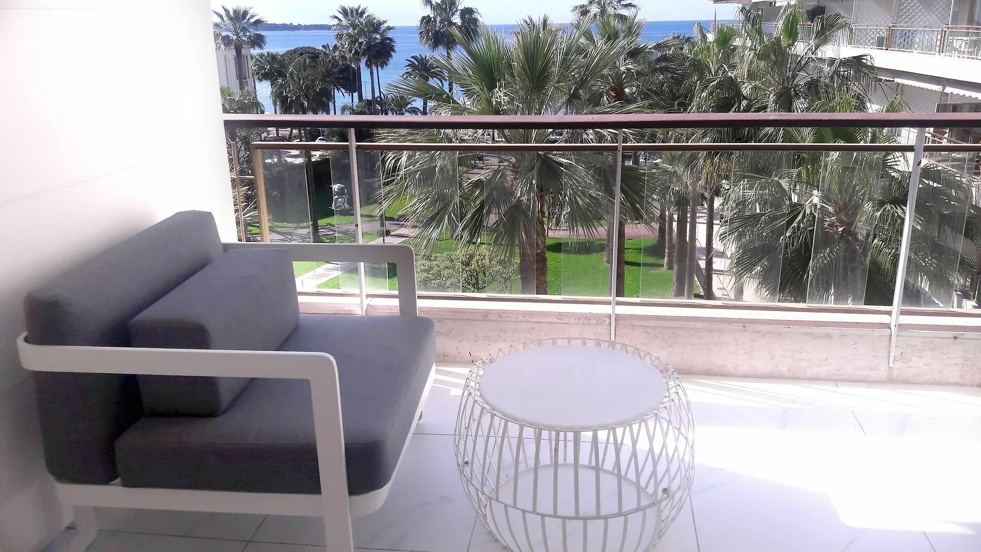 Luxurious 3 Bedroom Apt At La Croisette Cannes France